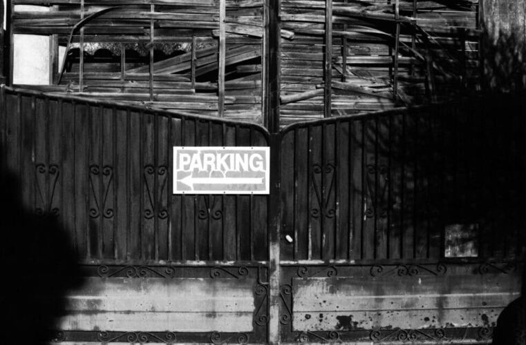 amaury-welsch-photo-cloture-panneau-parking
